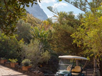 ko Hotel am Meer auf Gran Canaria strandnah Elektroauto